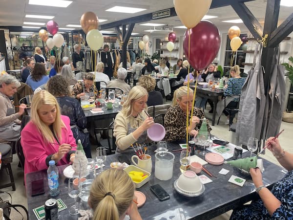 Ladies night med balloner og keramik - Firmaarrangementer Nordjylland.
